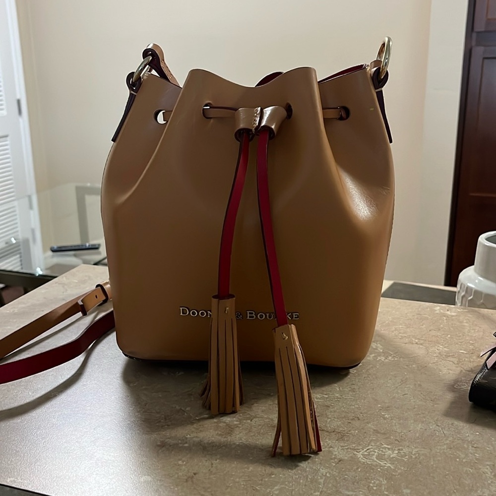Dooney & Bourke Tote